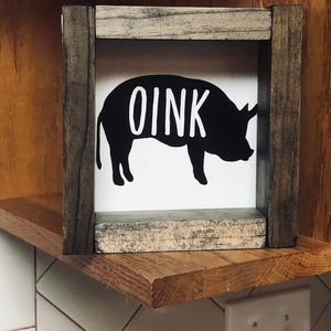 Farmhouse pig sign